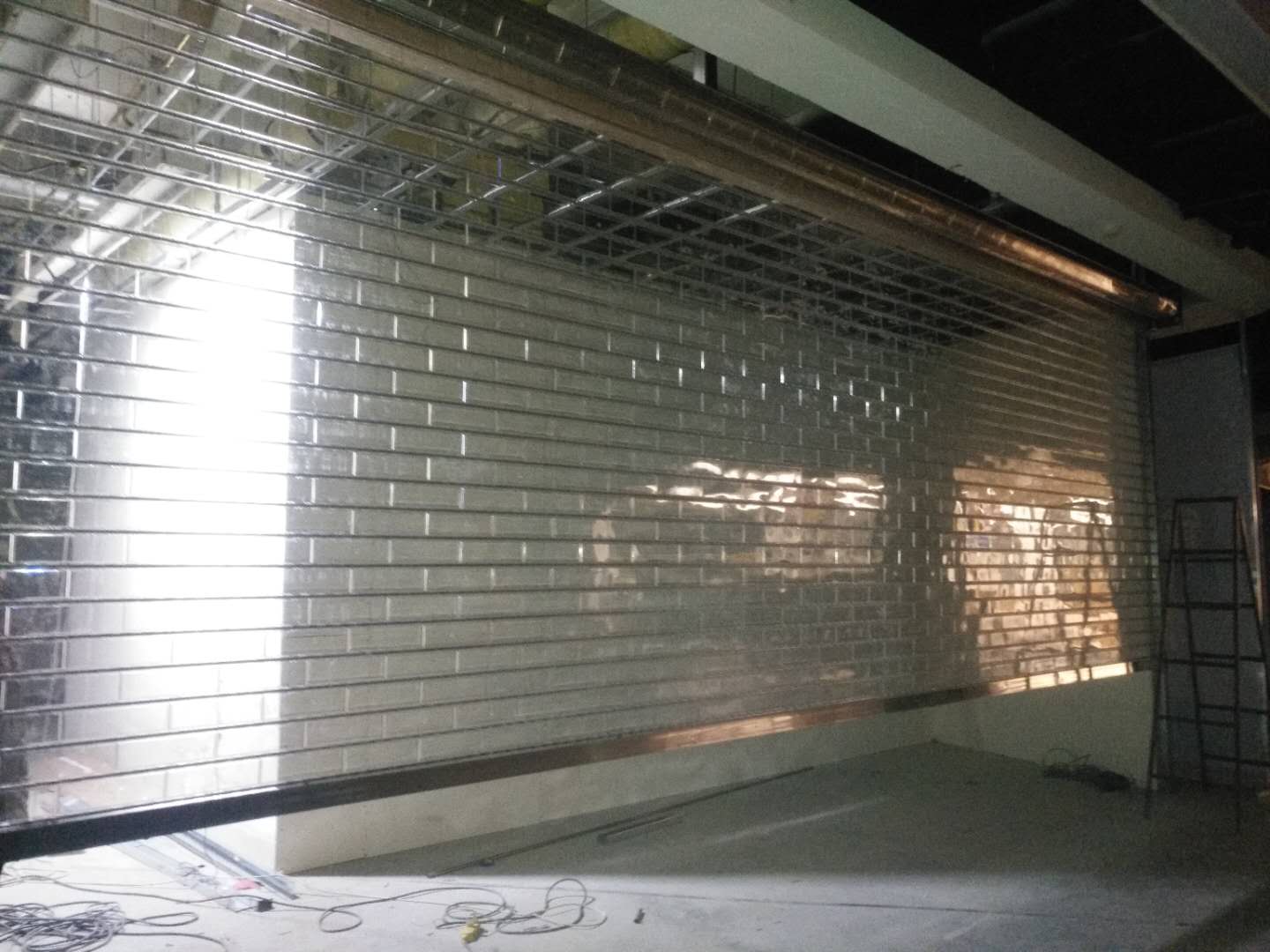 雙層鋁合金門窗具體有哪些特色優(yōu)勢？